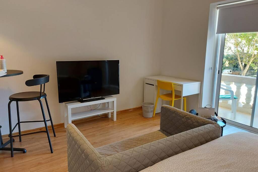 Entire Guest Suite Saint Julian's Bagian luar foto