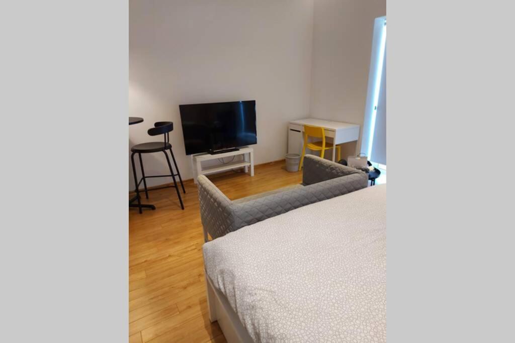 Entire Guest Suite Saint Julian's Bagian luar foto